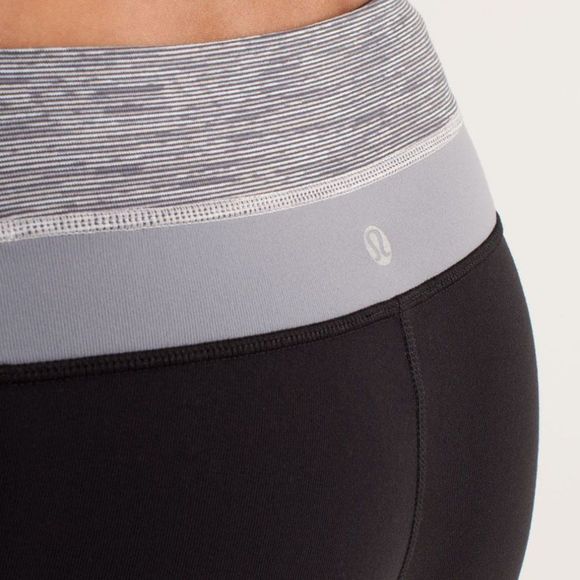 Lululemon Groove Crop Black / Wee Are From Space Coal Fossil / Fossil Size 4 - Picture 10 of 10